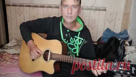 Красиво поет песню группы "ДДТ"! А какой мощный припев!