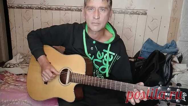 Красиво поет песню группы 