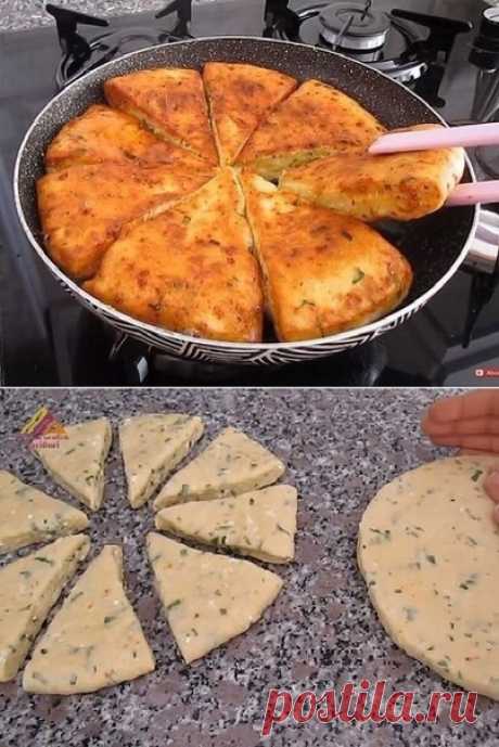 Творожно-сырные треугольники на кефире
Эти вкусные треугольники готовятся на сковороде, просто и быстро.Всего лишь нужно смешать все ингредиенты и быстро обжарить на сковороде. Сколько ни готовь, все мало. Съедаются в один миг.С Их можно приготовить за несколько минут. Треугольники с сыром хороши сами по себе. Но подавать их можно с соусом или к супу.
Угощайтесь

Ингредиенты

Яйцо — 2 шт.

Сыр фета — 50 г

Чеддер — 50 г

Молоко — 240 мл

Пшеничная мука — 500–530 г

Петрушк...