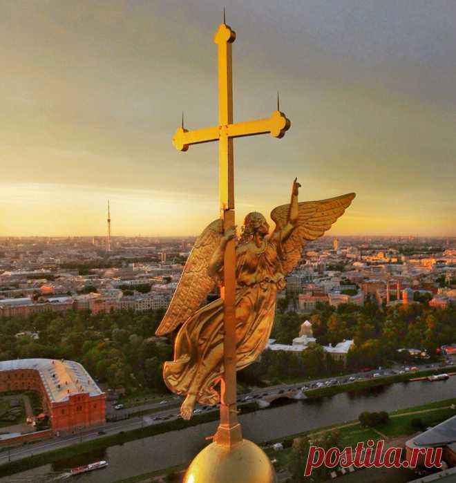 Ангел над городом