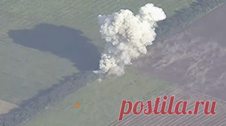 В районе населённого пункта Новотроицкое: ракетный удар «Искандера-М» уничтожил американскую РСЗО М270А1 MLRS. Минобороны России опубликовало кадры уничтожения РСЗО американского производства М270А1 MLRS в районе населённого пункта Новотроицкое. Удар был нанесён расчётом ОТРК «Искандер-М» ВС РФ. В результате уничтожены универсальная пусковая установка MLRS, машина сопровождения и до 15 боевиков ВСУ. Читать далее