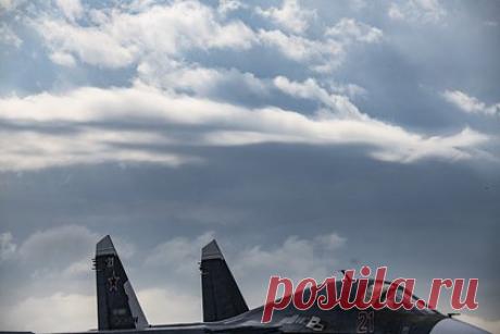 Российский Су-34 нанес удар по пунктам ВСУ. Российский истребитель-бомбардировщик Су-34 нанес удар по пунктам Вооруженных сил Украины (ВСУ) на купянском направлении. Как рассказал Зыбинский, российский экипаж ударил по пункту временной дислокации подразделений 14-й отдельной механизированной бригады около населенного пункта Петропавловка.