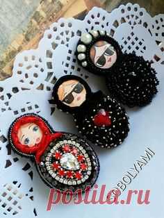 Матрешка -бунтарка в очках, брошь из бисера вышитая - купить или заказать в интернет-магазине на Ярмарке Мастеров | Матрешка с очень бунтарским настроением <br…