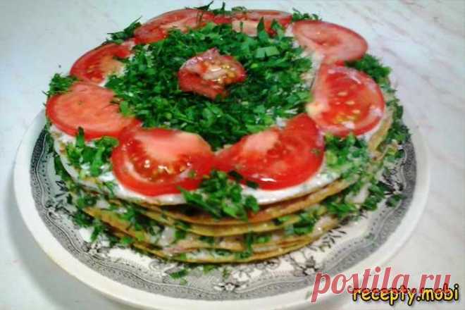 Кабачковый торт с помидорами – как приготовить быстро и вкусно

✅Ингредиенты 
Для коржей: 
молодые кабачки среднего размера – 600 г; 
яйца сырые – 2 шт; 
молоко – 1 стакан; 
мука – 2 стакана; 
разрыхлитель для теста – 1 чайная ложка; 
соль – 1,5 чайных ложки; 
сахар – 1 чайная ложка; 
молотые перцы, базилик, мускатный орех (по вашему вкусу) – по ¼ чайной ложке; 
куркума для красивого цвета коржей – 1 чайная ложка;