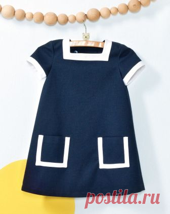Marinekleid mit Blenden 04/2016 #133 | Mode zum Selbernähen im burda style Onlineshop. Strahlend weiße Blenden an Ausschnitt, Ärmelsäumen und Taschen sowie Goldknöpfe im Rücken bringen frisches Marine-Feeling.