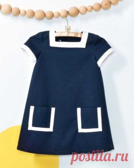 Marinekleid mit Blenden 04/2016 #133 | Mode zum Selbernähen im burda style Onlineshop. Strahlend weiße Blenden an Ausschnitt, Ärmelsäumen und Taschen sowie Goldknöpfe im Rücken bringen frisches Marine-Feeling.