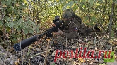 «Гении современной войны»: как работают снайперы под Донецком. Снайперы — особая каста. Человек, который способен неподвижно лежать долгие часы, чтобы одним метким выстрелом уничтожить неосторожно высунувшегося врага, — это воинская элита. Они охотятся. И за ними охотятся. И их боятся — больше всего. Корреспондент RT встретилась со снайперами под Донецком. Читать далее