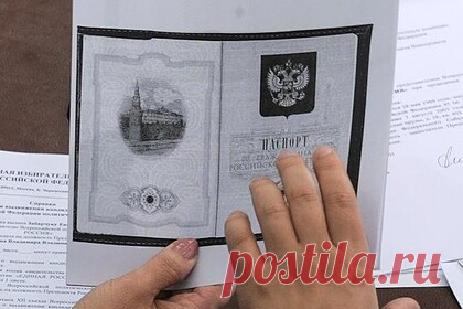 Россиянам рассказали о компенсациях за снятие копии с паспорта. Обработка персональных данных, которые содержит паспорт, осуществляется только с согласия владельца этих данных, и не все организации могут требовать предоставление копии паспорта. В случае, если копию удостоверения личности требуют незаконно, можно требовать моральную компенсацию.