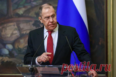 Лавров обвинил Запад в подмене демократии своим диктатом. Организация США «Саммита демократий» подразумевает право Вашингтона и западных партнеров на диктат своего понимания демократии. Глава Министерства иностранных дел России Сергей Лавров обвинил Белый дом в пренебрежении основным принципом ООН о суверенном равенстве государств.