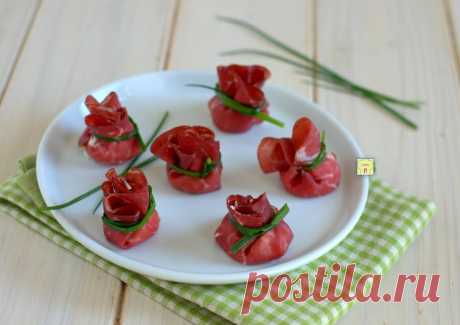 Sacchetti di Bresaola alla Ricotta sfizioso antipasto facile e gustoso I sacchetti di bresaola alla ricotta sono uno sfizioso antipasto, facile da fare e molto gustoso, perfetto per ogni occasione.