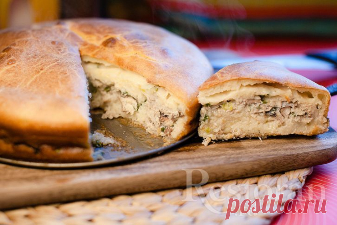 Рецепт пирога со скумбрией и зеленым луком / Restoran.ru