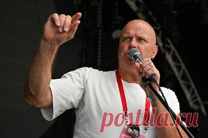 Кортнев высказался о возбуждении уголовного дела против него. Музыкант и лидер рок-группы «Несчастный случай» Алексей Кортнев уверен, что разбирательство по уголовному делу против него после февральского инцидента с оскорблением полицейского в новосибирском баре должно быстро закончиться. Об этом он рассказал в разговоре с «Лентой.ру».