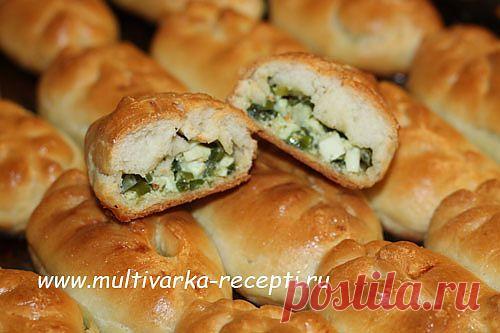 Печеные пирожки с яйцом и зеленым луком |