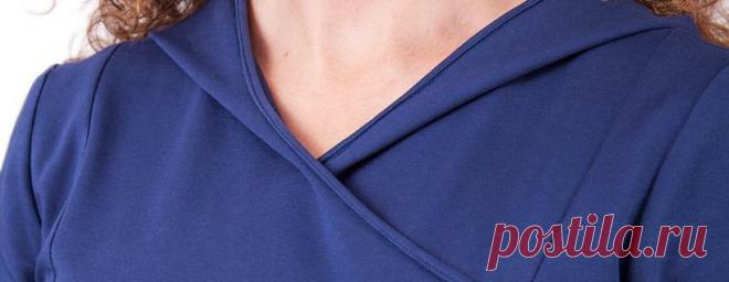 Sukienka z kapturem. Model 0357 Jesień idzie, nie ma na to rady. I podreptać do chaty po dróżce w sukience z kapturem... a pulowerka nie będzie niestety.
