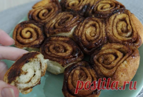 Нежные булочки с ароматом кофе и карамельной корочкой 🥰
Для теста:
60 гр сливочного масла или маргарина
100 мл теплой воды
100 мл молока
60 гр сахара
1 ч. л. мёда
2 яйца
570 гр пшеничной муки
1 ч. л. сухих дрожжей
Щепотка соли
Для начинки:
150 гр сахара
1 ст. л. зернового напитка
70 гр сливочного масла + 30 гр для формы