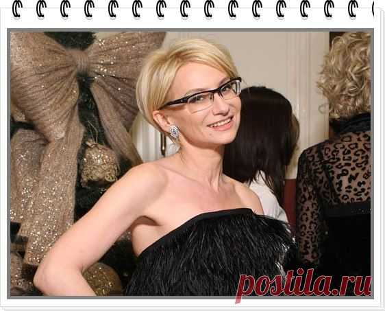 #интернет_бизнес #цитаты #утро #позитив
Утро с Эвелиной Хромченко
1. Считайте, что новые сапоги – это лекарство. А на лекарствах не экономят.
2. Красное платье – это крик, бордовое платье – это точка зрения, черное платье – это жизненная позиция..
читать далее
https://vk.com/irinasabitova