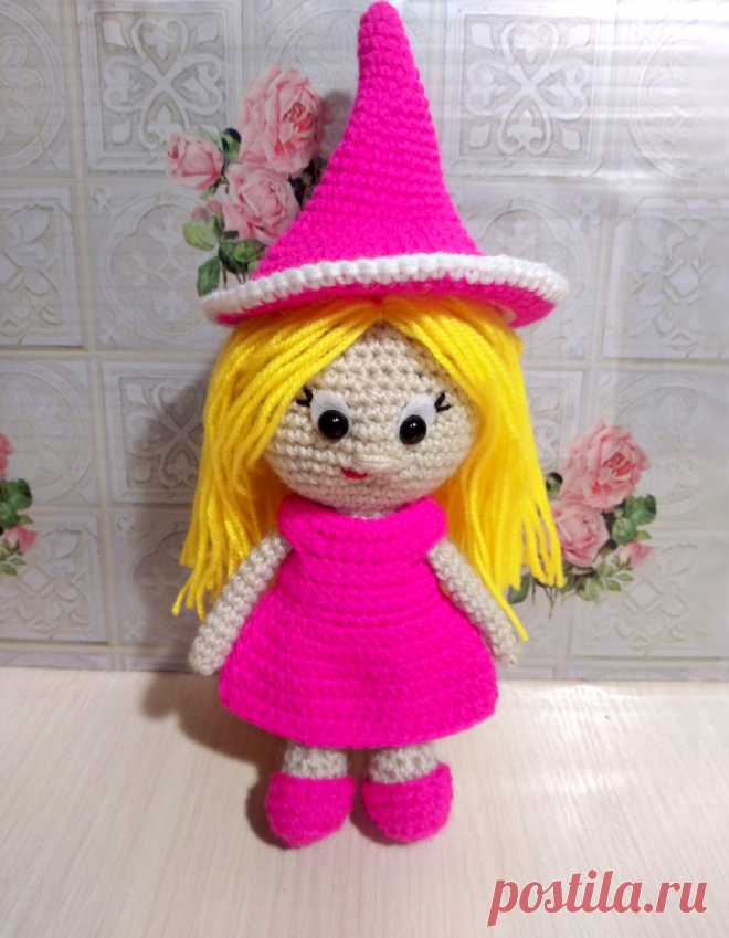 PDF Ведьмочка Шелли крючком. FREE crochet pattern; Аmigurumi doll patterns. Амигуруми схемы и описания на русском. Вязаные игрушки и поделки своими руками #amimore - кукла, маленькая куколка, девочка, ведьма, ведьмочка, Хэллоуин.