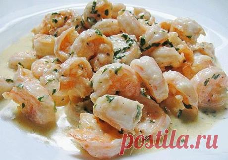 Жареные креветки в сливочно-чесночном соусе