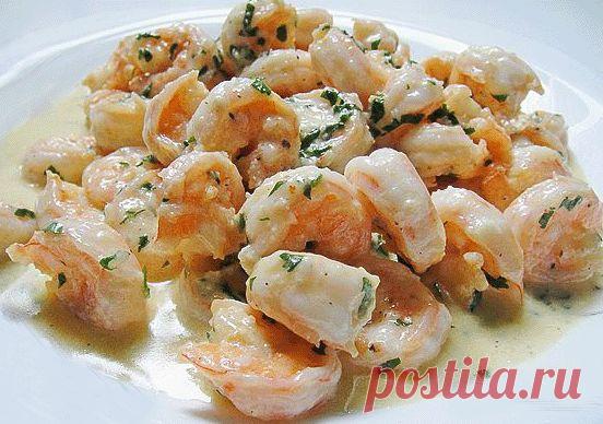 Жареные креветки в сливочно-чесночном соусе