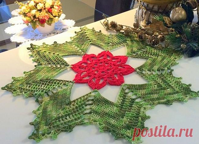 Рождественская салфетка крючком 