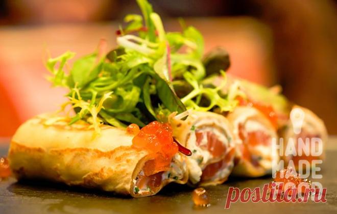 Блины с лососем и сыром Филадельфия