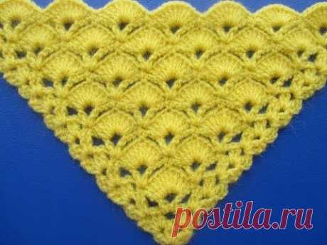 Chal Triangular Tejido a Crochet en Punto Abanicos