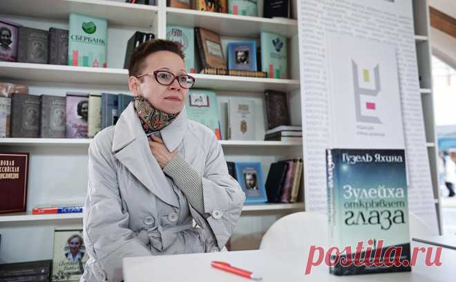 Башкирский театр убрал спектакль по книге Гузели Яхиной после слов об СВО. Башкирский академический театр драмы имени Мажита Гафури снял с репертуара спектакль по роману «Зулейха открывает глаза» Гузели Яхиной после ее слов о спецоперации на Украине.
