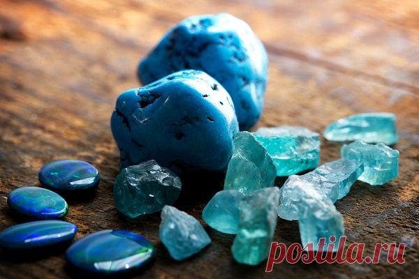Голубой камень: названия (драгоценные и полудрагоценные, поделочные), в ювелирных украшениях, свойства и значения, древний минерал небесного цвета