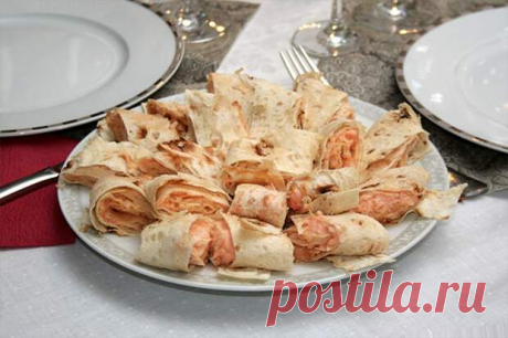 (2) Рулеты с рыбой - Будет вкусно
                                             - 16 января
                                             - 43123841734 - Медиаплатформа МирТесен Продолжая тему вкусных и не сложных рулетов... Вам понадобится Семга слабосоленая 300 г Лаваш армянский 1 шт. Сливочное масло 100 г Рулеты с рыбой (этап 1) Семга слабосоленая 300 г Сливочное масло 100 г Нарезать филе рыбы в блендер (при наличии косточек — извлечь их из рыбы). Туда же нарезать и - 16 ...