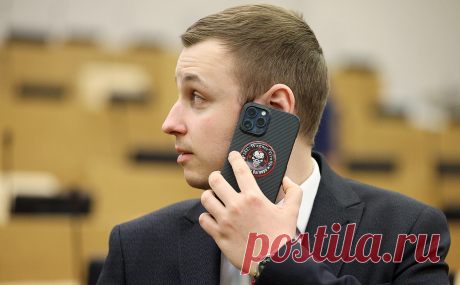 В Петербурге уехавшего депутата лишили мандата за прогулы заседаний. Муниципального депутата округа «Южно-Приморский» в Санкт-Петербурге Александра Часныка лишили мандата за систематические прогулы заседаний, сообщил портал «Закс.ру».