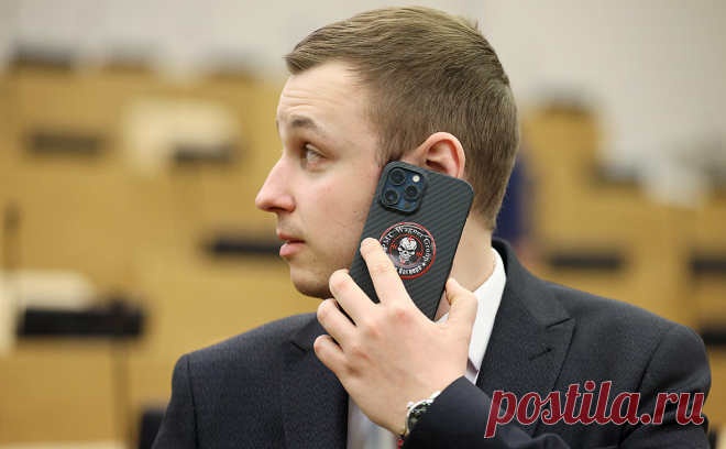 В Петербурге уехавшего депутата лишили мандата за прогулы заседаний. Муниципального депутата округа «Южно-Приморский» в Санкт-Петербурге Александра Часныка лишили мандата за систематические прогулы заседаний, сообщил портал «Закс.ру».