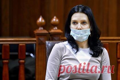 Присяжные признали виновными Елену Белую и Элину Сушкевич. Присяжные Московского областного суда признали виновными Елену Белую и Элину Сушкевич в убийстве новорожденного. Они также сочли, что оба врача недостойны снисхождения. Вердикт был оглашен в ночь на среду, 24 августа. Следующее заседание, на котором стороны обсудят последствия этого решения, назначено на 30 августа.