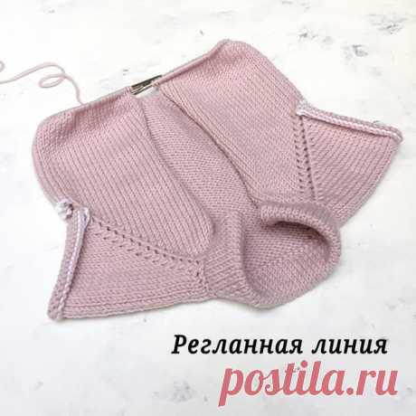 Оформление линии реглана

#реглан_линия@knit_man, #реглан_спицами@knit_man

Она очень простая в исполнении и смотрится великолепно.
Регланная линия состоит из 4-х петель
1. Заводим рабочую спицу одновременно в 2 петли
2. Провязываем лицевой
3. Делаем накид, не снимая провязанные петли, снова провязываем эти же две петли лицевой
4.Следующие две петли провязываем аналогично
В изнаночном ряду все петли, включая накиды, провязываем по рисунку, т.е. изнаночными

Ещё один важный...