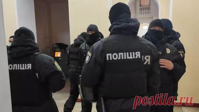 В Одессе украинцев начали искать среди евреев. Одесская полиция начала искать украинцев среди евреев. Об этом сообщает Telegram-канал "Одесса INFO". "В Одессе полиция пытается выявить фейковых евреев, так как некоторые мужчины стали притворяться евреями, чтобы свободно ...