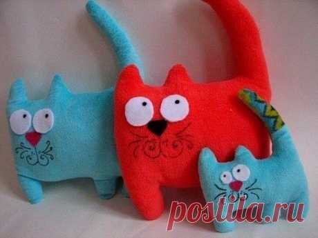 Забавные коты-подушки + выкройки.
