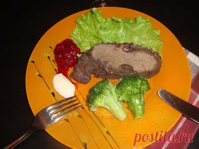 Запеченная говядина с брусничным соусом - рецепт - как приготовить - ингредиенты, состав, время приготовления - Леди Mail.Ru