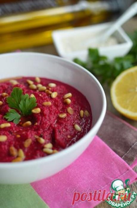 Свекольно-нутовый хумус с печеным чесноком и кедровыми орешками - кулинарный рецепт