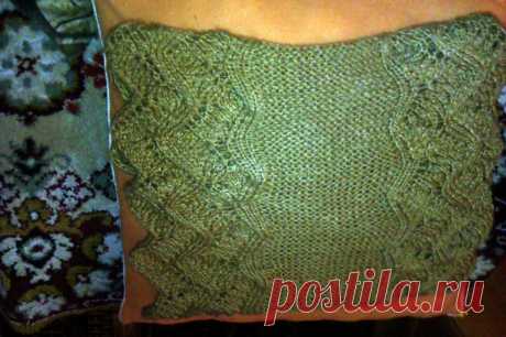 Носится на шее