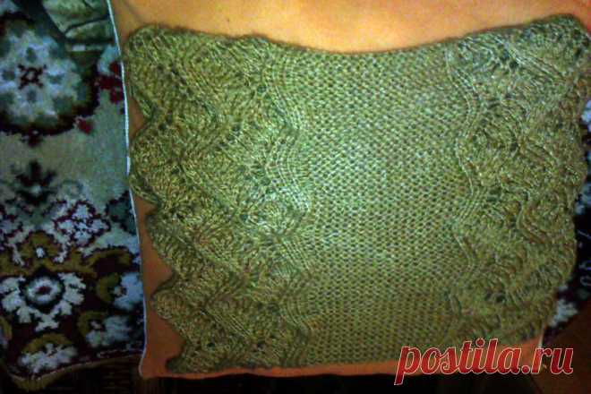 Носится на шее