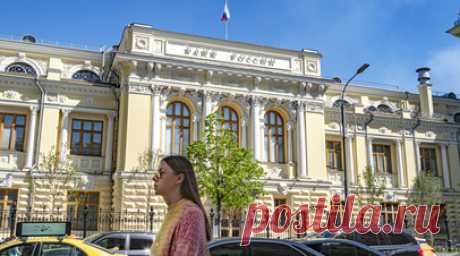 ЦБ выпустил в обращение памятную монету с Виктором Цоем. Центробанк выпускает в обращение памятную серебряную монету номиналом 3 рубля «Творчество Виктора Цоя». Читать далее