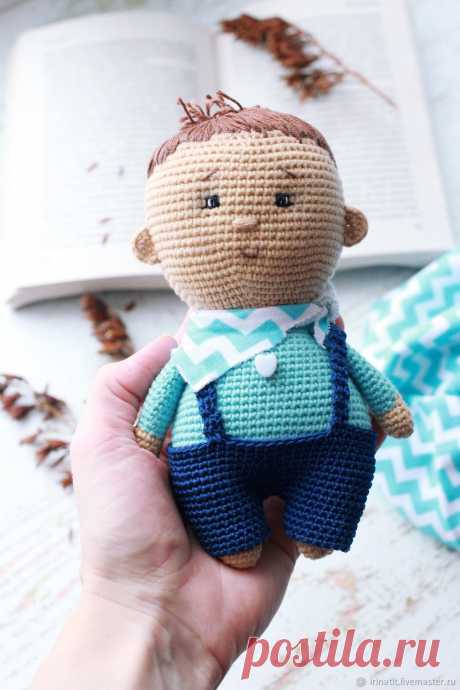 PDF Вязаные Пупсы. FREE amigurumi crochet pattern. Бесплатный мастер-класс, схема и описание для вязания амигуруми крючком. Вяжем игрушки своими руками! Пупс, куколка, кукла, doll, puppet, puppe, marioneta, fantoche, poupée, lalka. #амигуруми #amigurumi #amigurumidoll #amigurumipattern #freepattern #freecrochetpatterns #crochetpattern #crochetdoll #crochettutorial #patternsforcrochet #вязание #вязаниекрючком #handmadedoll #рукоделие #ручнаяработа #pattern #tutorial #häkeln #amigurumis #dolls