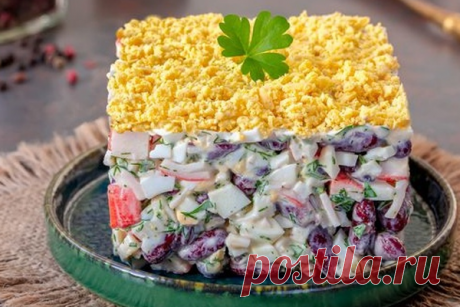 Салат с крабовыми палочками, консервированной фасолью и яйцами - КУХНЯ МИРА