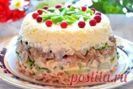 Слоеный куриный салат с яйцами и грибами Невероятно вкусный и нежный салат. Обязательно попробуйте, вам понравится!