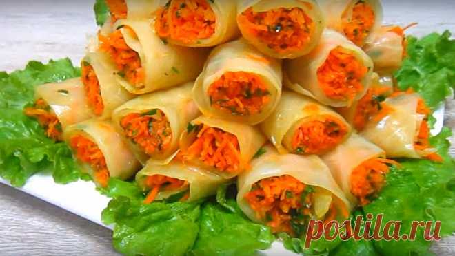 Капустные рулеты с корейской морковкой: закуска на скорую руку Капустные рулеты с корейской морковью уже через 24 часа готовы к подаче на стол. Вам останется только разрезать их на 2-3 части, красиво выложить на тарелку – и можно угощаться. Закуска получается не только красивой, но и очень вкусной, ароматной: ваши домочадцы несомненно оценят ее по достоинству.