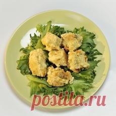 Картофель в кляре Нарезаем картофель произвольно. Отвариваем в подсоленной воде. Измельчаем. Соединяем с 1 яйцом, специями, 3 ст. л. муки и измельченной зеленью. Хорошо перемешиваем.