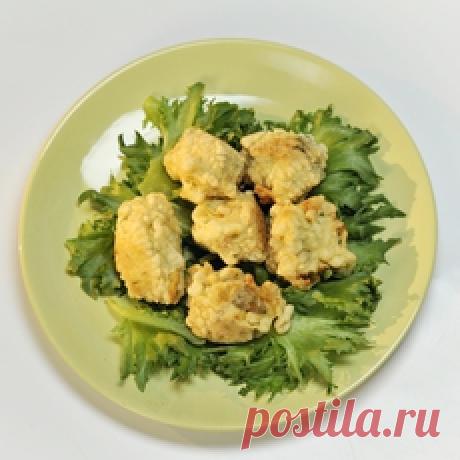 Картофель в кляре Нарезаем картофель произвольно. Отвариваем в подсоленной воде. Измельчаем. Соединяем с 1 яйцом, специями, 3 ст. л. муки и измельченной зеленью. Хорошо перемешиваем.