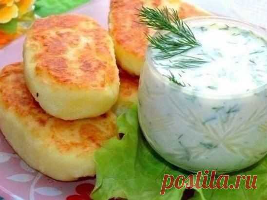 Картофельные котлеты с соусом
