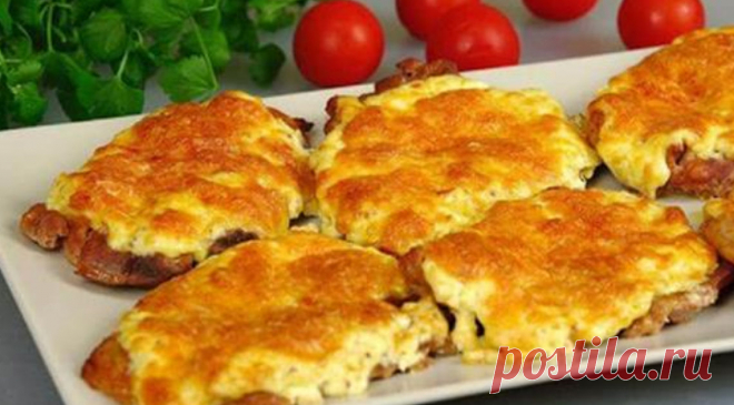 Настоящий рецепт мяса по-французски. Свиные стейки — один из самых простых вариантов для ужина. Если их приготовить по рецепту, указанному ниже, они станут украшением праздничного стола и порадуют ваших гостей. Свинину можете заменить на любое другое мясо — говядину, курицу, индейку...