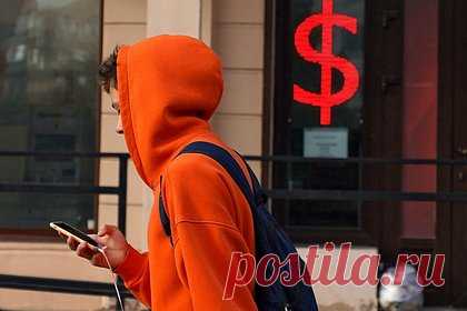 Банк России опустил курс доллара ниже 80 рублей