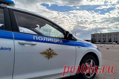 Стало известно о взрыве в здании полиции в Брянской области. В здании полиции города Трубчевска Брянской области прозвучал взрыв, сообщает Telegram-канал Mash. По неподтвержденной информации, туда упал неопознанный беспилотник. В здании повреждена крыша, выбиты окна. Предварительно, пострадавших нет.